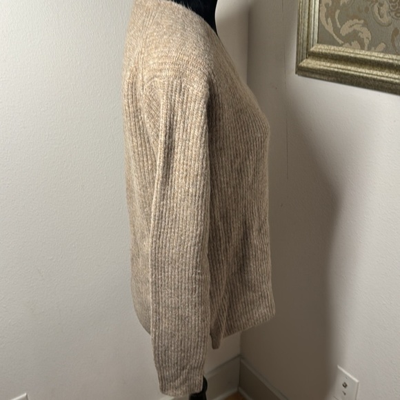Uniqlo tan ribbed V neck acrylic / wool blend pull over sweater Sz S - Picture 2 of 5